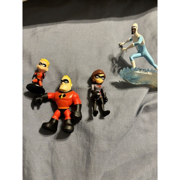 Disney / Pixar Incredibles 2 Frozone 2.5-Inch PVC Figurines Plus Incredibles - Picture 8 of 8